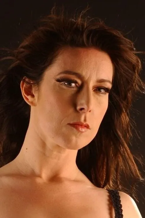 Lydia Saint Martin interpretando a 