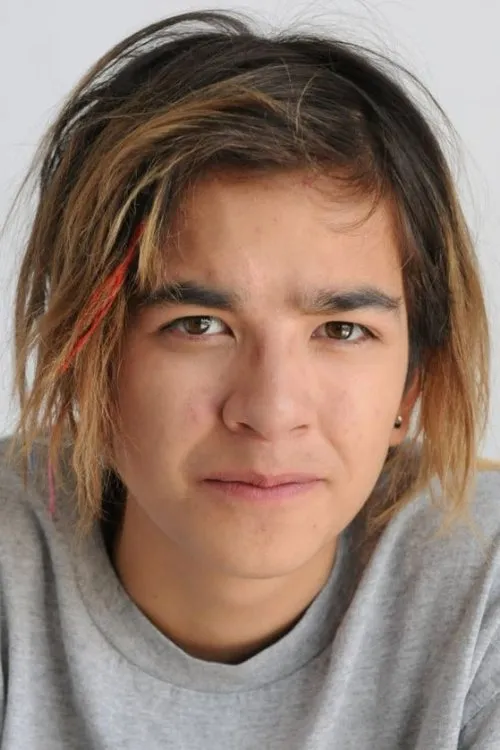 Alexander Calvert ha trabajado con Lyle Reginald en 2 ocasiones