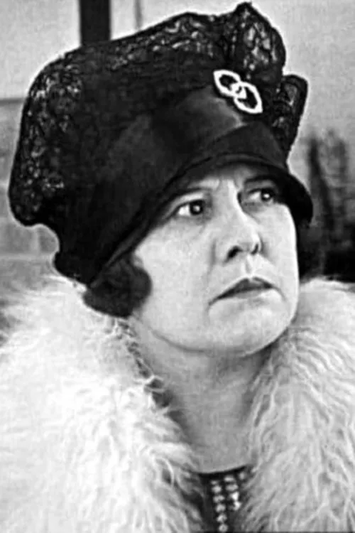 Lyle Tayo interpretando a A Customer