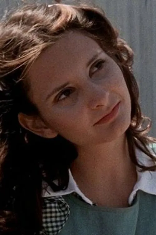 Lyn Malone interpretando a Priscilla