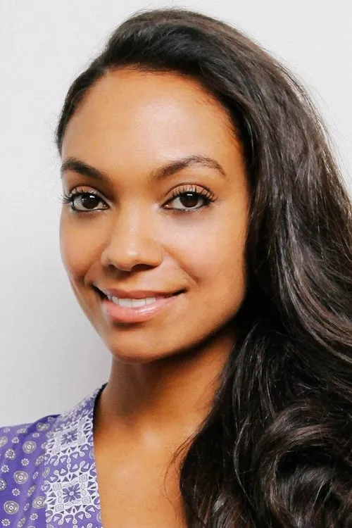Lyndie Greenwood en su biografía y filmografía