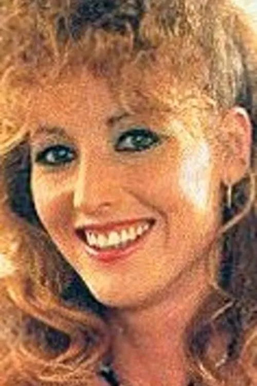 Lynn Francis interpretando a Taller Threesome Girl