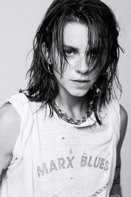 Lynn Gunn interpretando a PVRIS