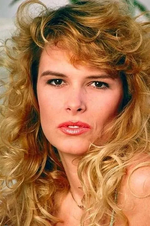 Lynn LeMay interpretando a 