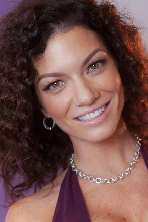 Lynn Vega interpretando a 