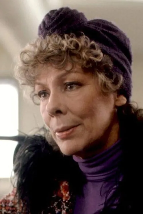 Lynne Gorman interpretando a Delores Ryan