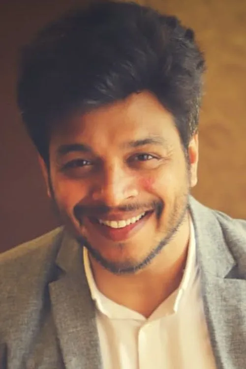 M.G. Srinivas interpretando a Mahesh Das