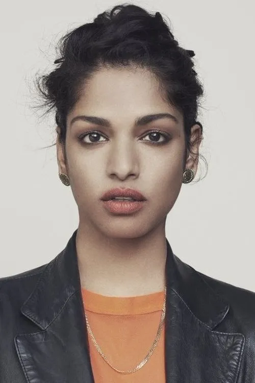 M.I.A. interpretando a Self