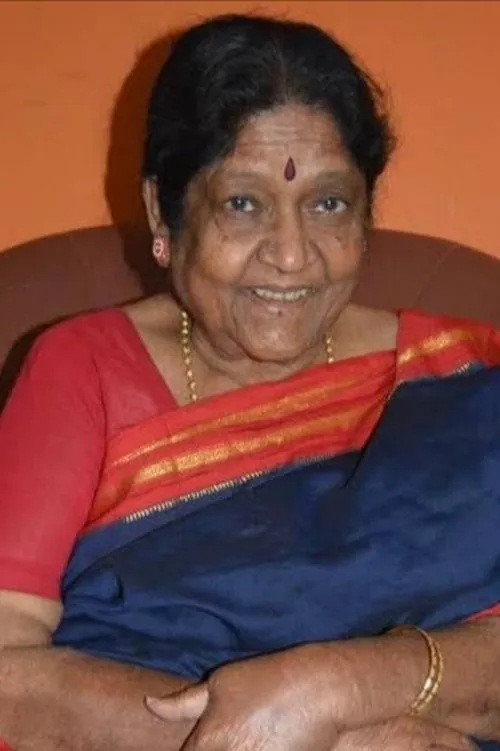 M.N. Lakshmi Devi interpretando a Rajahuli's grandmother