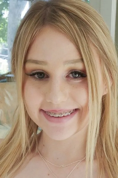 Mabel May interpretando a 