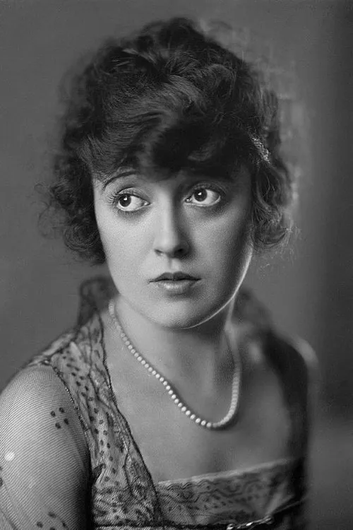 Mabel Normand interpretando a Self (archive footage)