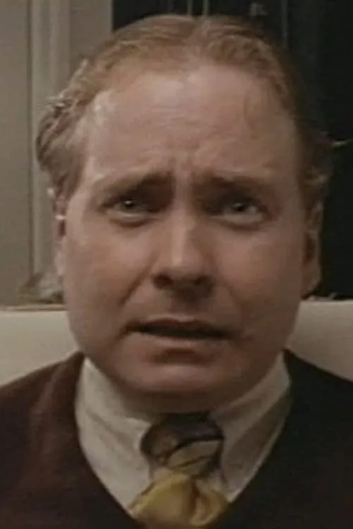 Mac Bennett — personaje: George's Roommate