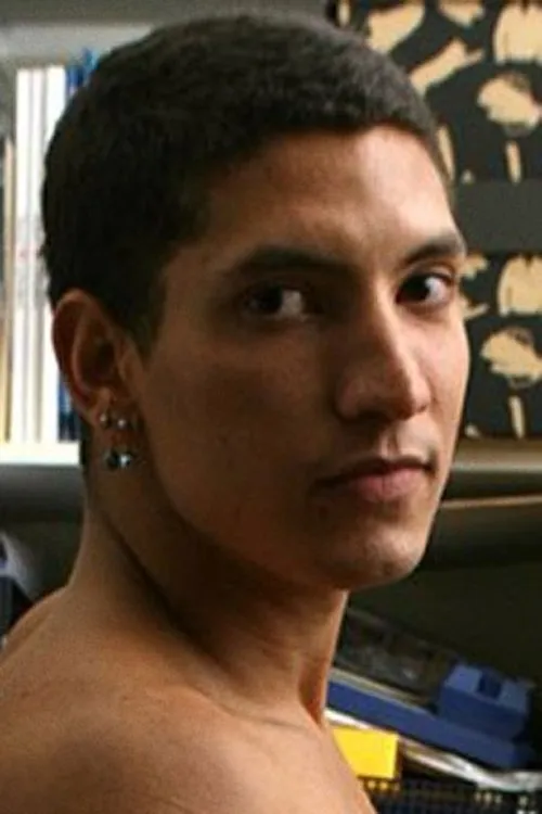 Macauley interpretando a 