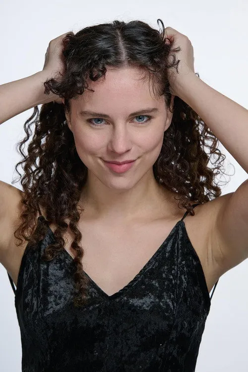 Megan Massie ha trabajado con Macedonia Alexis en 1 ocasiones