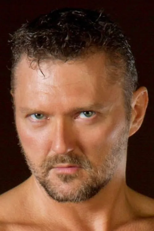 Mack Manus interpretando a 