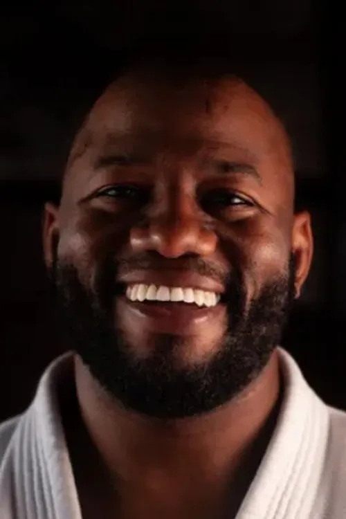 Aaron Rosa ha trabajado con Mackens Semerzier en 2 ocasiones