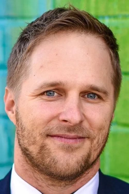 Maclain Nelson interpretando a Elder Propst