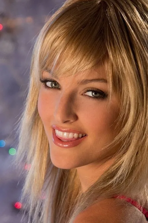 Macy Cartel interpretando a (archive footage)