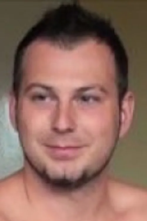 Mad Max interpretando a 