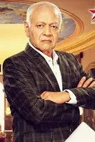 Madan Joshi — personaje: Raghuveer Tiwari (Nana Ji), Suman's maternal grandfather