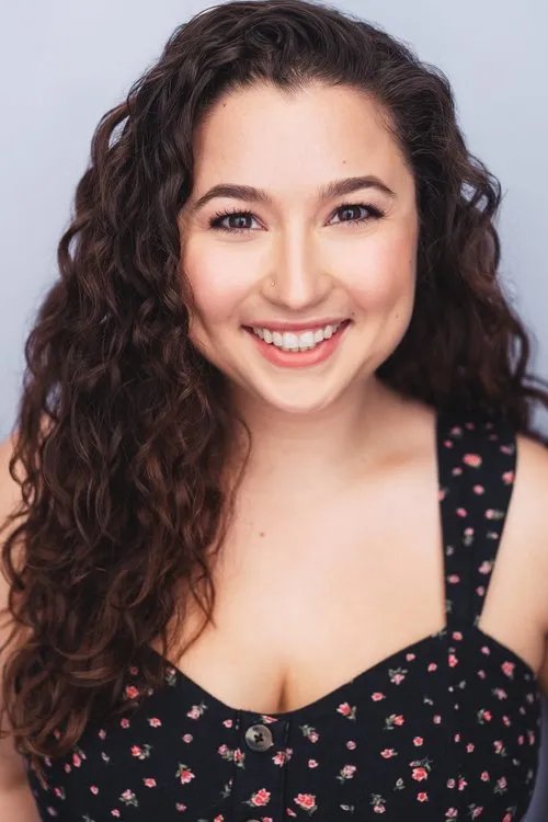 Maddie Sykes interpretando a