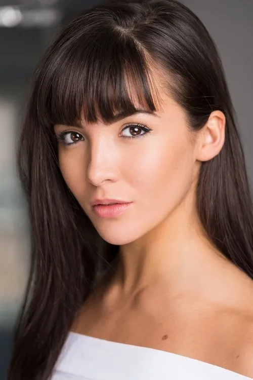 Maddison Jaizani — personaje: Bess Marvin