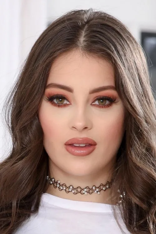 Maddy May interpretando a Bianca