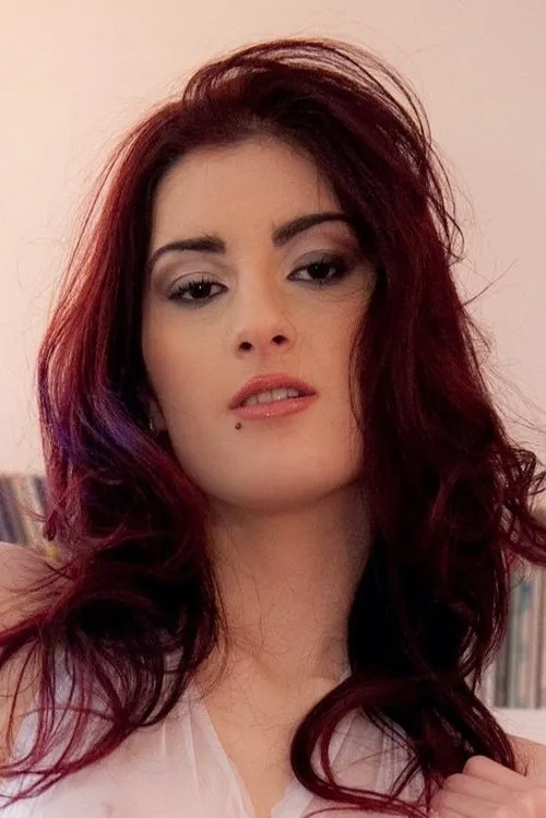 Mademoiselle Lilith interpretando a 