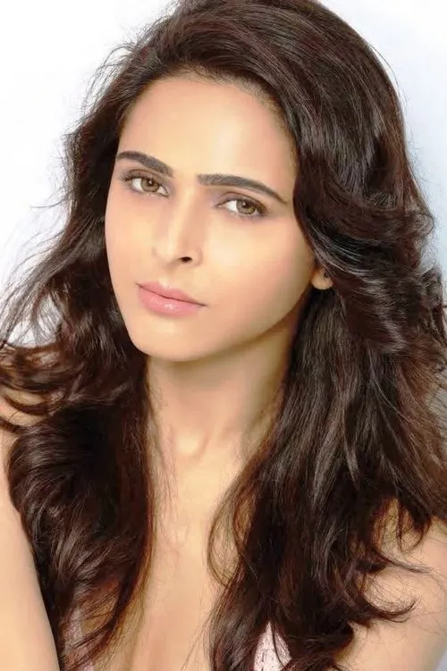 Madhurima Tuli — personaje: Namrata Joshi