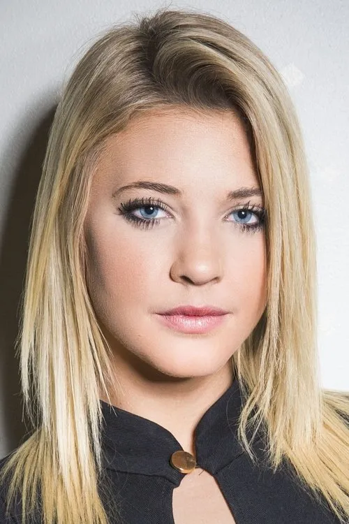 Madison Walls interpretando a Catherine