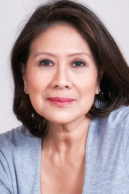 Madlen Nicolas interpretando a Inang