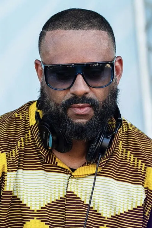 Madlib interpretando a Self