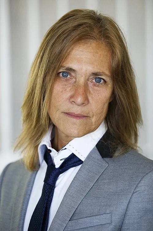 Madonna Cacciatore interpretando a Trucker