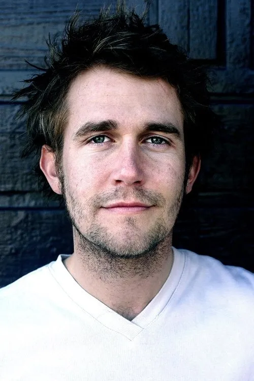 Mads Koudal interpretando a Michael