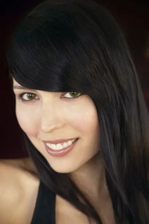 Mae Moreno interpretando a Boom Boom