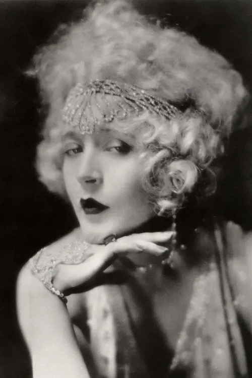Mae Murray interpretando a Lianne Demarest