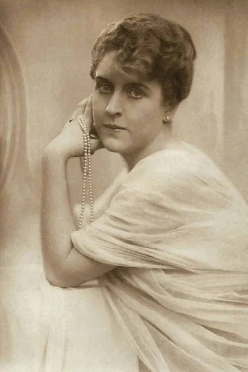 Magda Madeleine interpretando a 