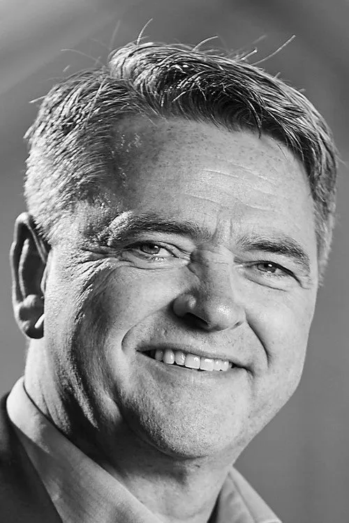 Magne Gundersen interpretando a Bankkonsulent