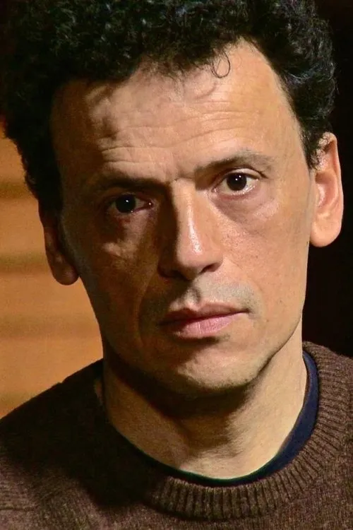 Maher Kamoun interpretando a 