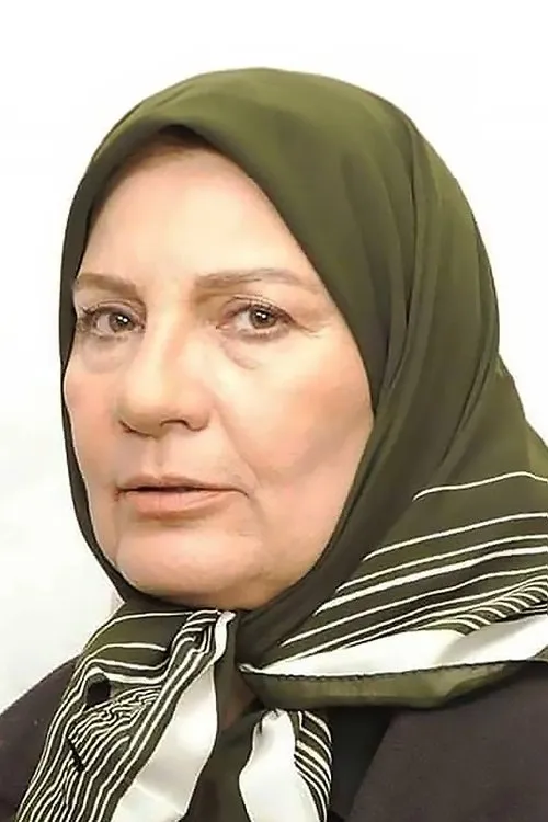 Mahtaj Nojoomi interpretando a 