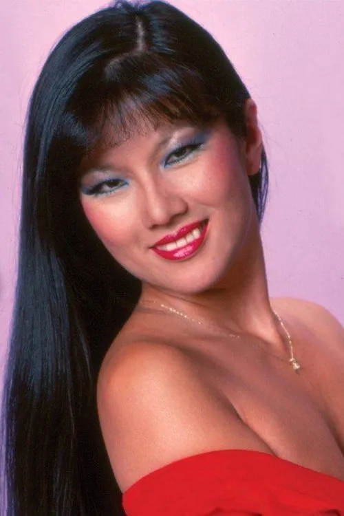 Mai Lin interpretando a (archive footage)