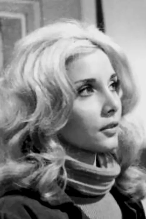 Mairi Farmaki interpretando a