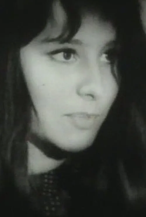 Mairita Krūmiņa interpretando a Zenta Lazda