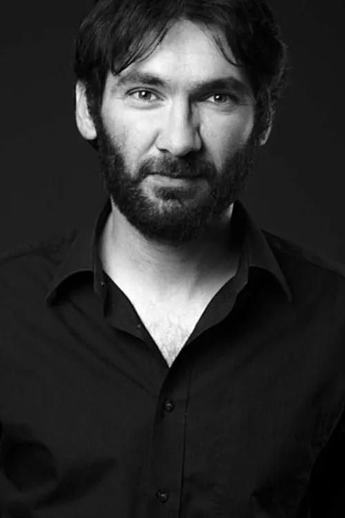 Jehanguir Byramjee ha trabajado con Malcolm Galea en 1 ocasiones