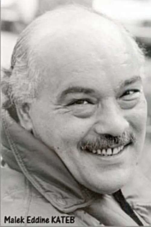 Malek Kateb interpretando a Aboub Atomic