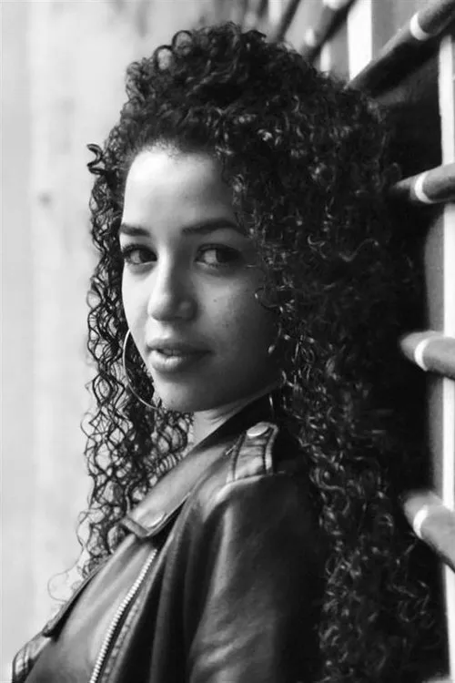 Malika Alaoui interpretando a Burqa 1