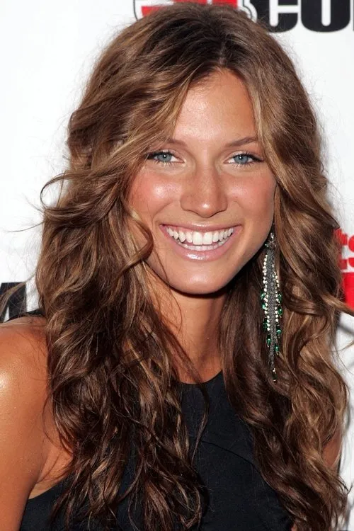 Mallory Snyder interpretando a Self