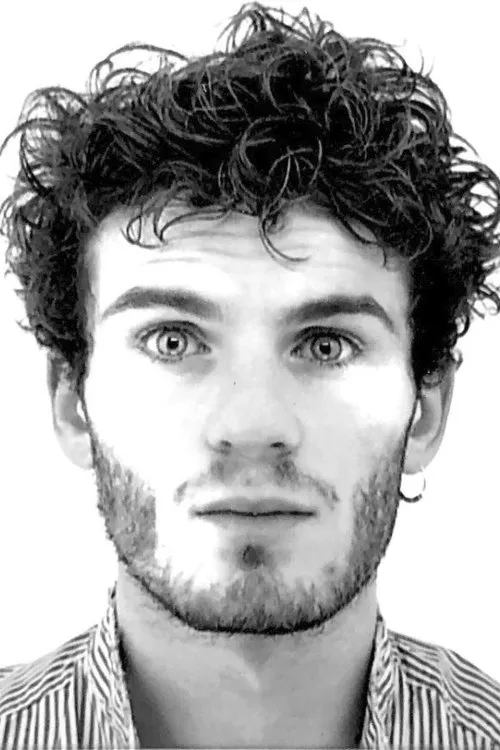 Malo Moati interpretando a Nikola