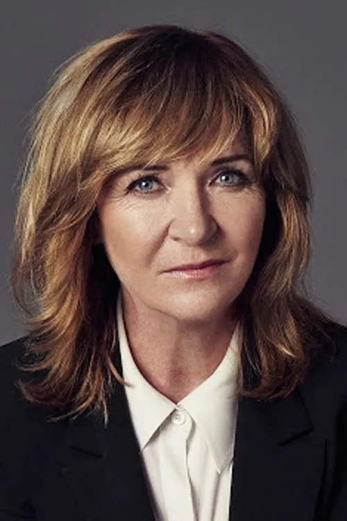 Malou Von Sivers interpretando a Interviewer