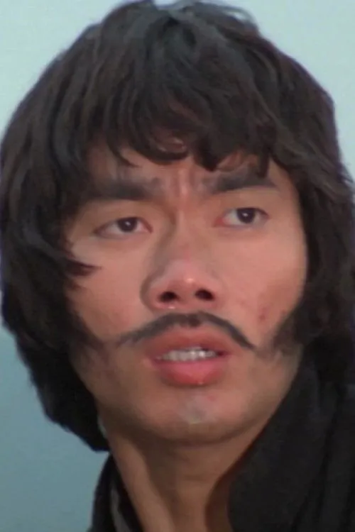 Man Hua Lin interpretando a 